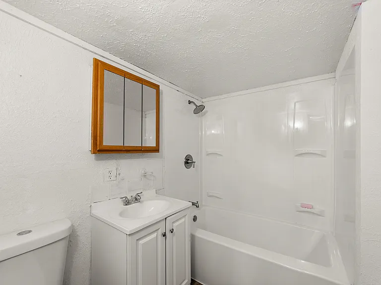 1686 E 32nd St — Photo 10