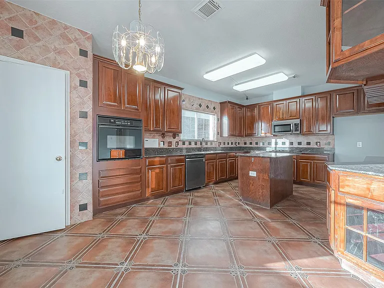 9407 Demsey Mill Dr — Photo 17
