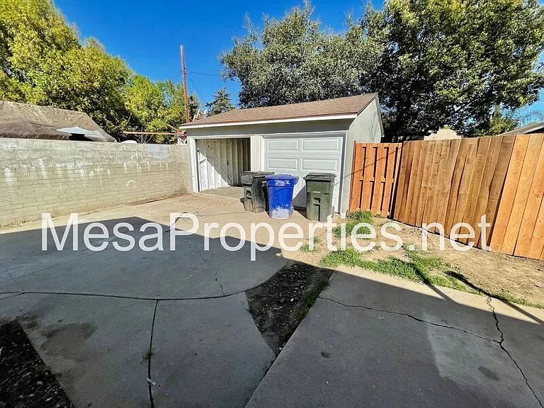 762 S Currier St — Photo 7