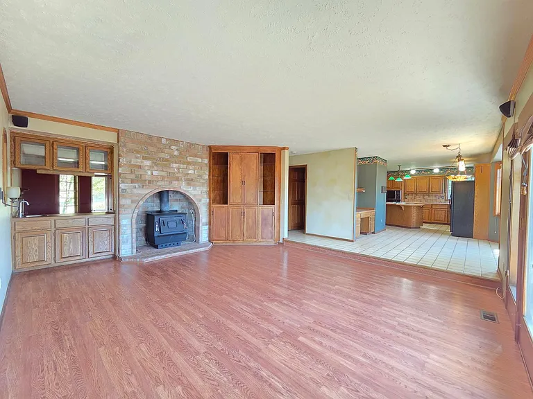 7706 E Woodview Dr — Photo 2