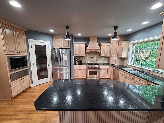 3rd image of 3284 Malone Dr