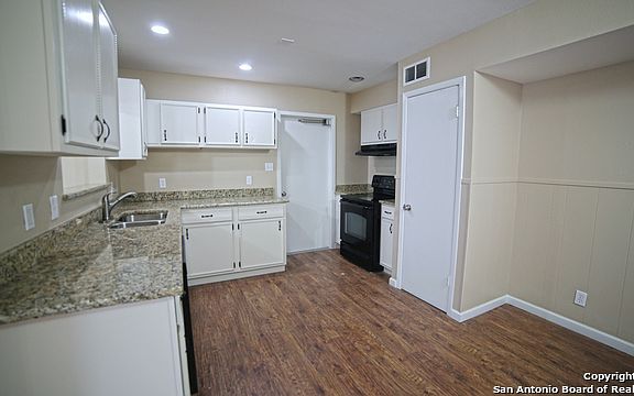 4th image of 1402 Rodrick Dr