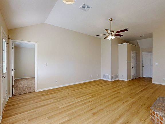 2nd image of 2706 Woodlands Dr