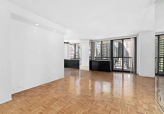 4th image of 300 E 54th St #19DE