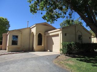 1033 Charles Dr NE, Rio Rancho, NM 87144