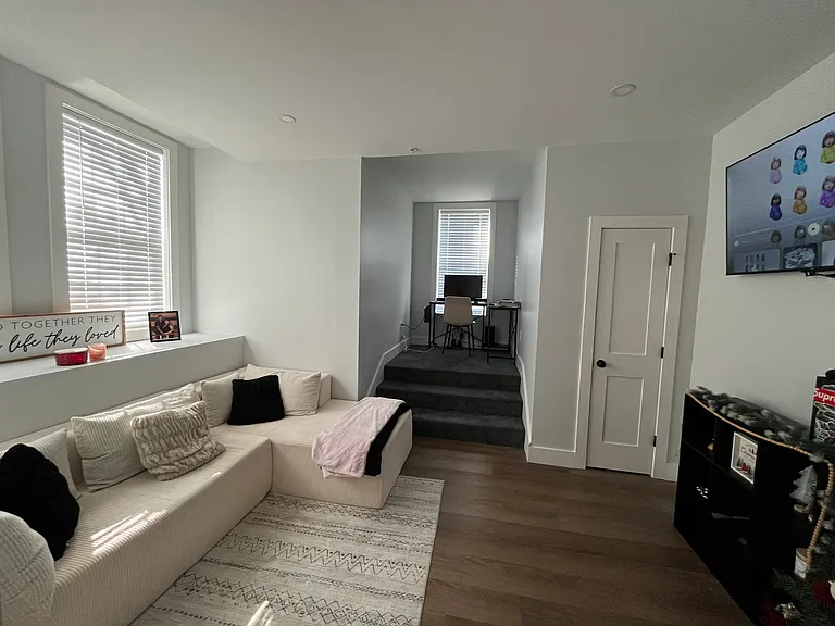 241 W 6th St #101 — Photo 6