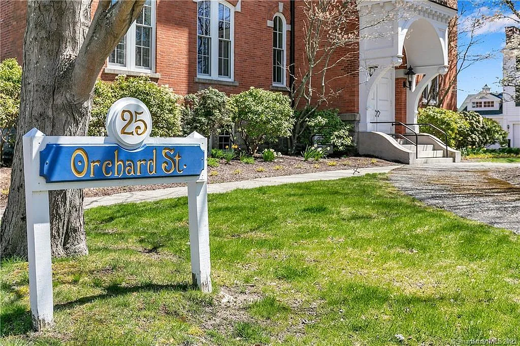 1 bed, 1230 sqft, $3,600 — Photo 2