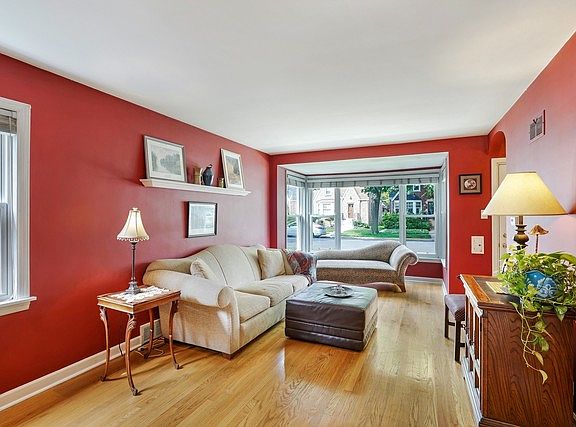 3rd image of 5037 N Melvina Ave