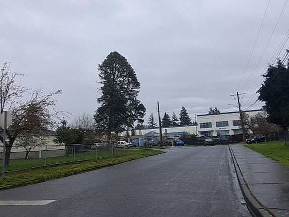 5th image of 8520 33rd Ave S