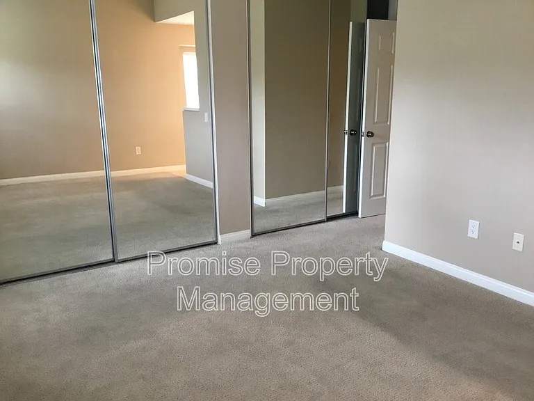 5247 Hubbert St — Photo 12