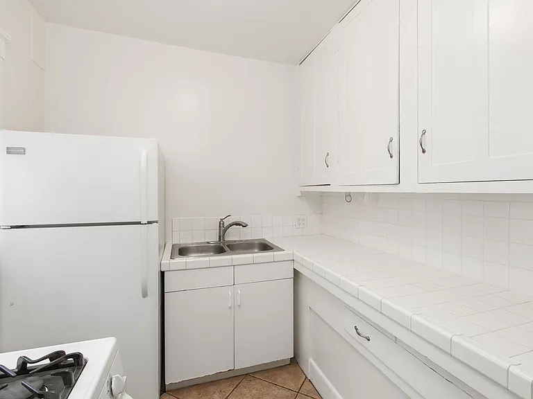 Grandview Apartments — Photo 14