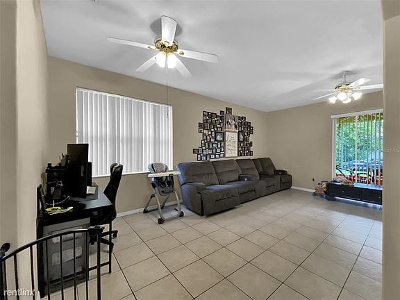 3rd image of 1810R The Oaks Blvd