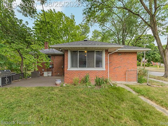 4th image of 24601 Ridgedale St