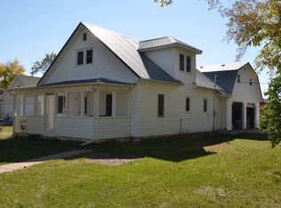 654 K St, Burwell, NE 68823