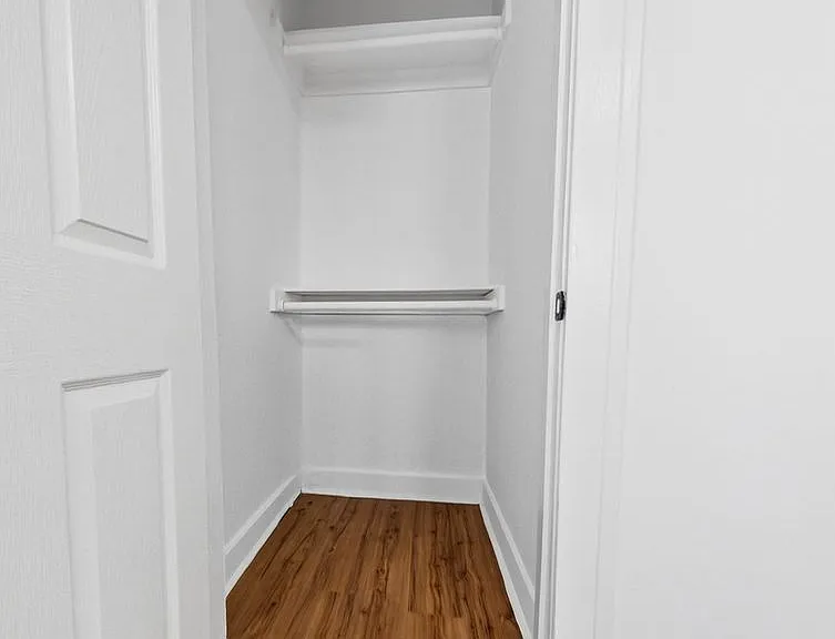 5225 De Longpre Ave — Photo 32