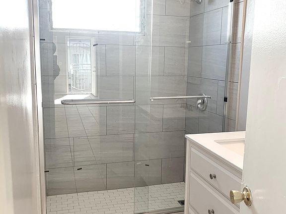 2nd image of 217 N Grandview Ave #217