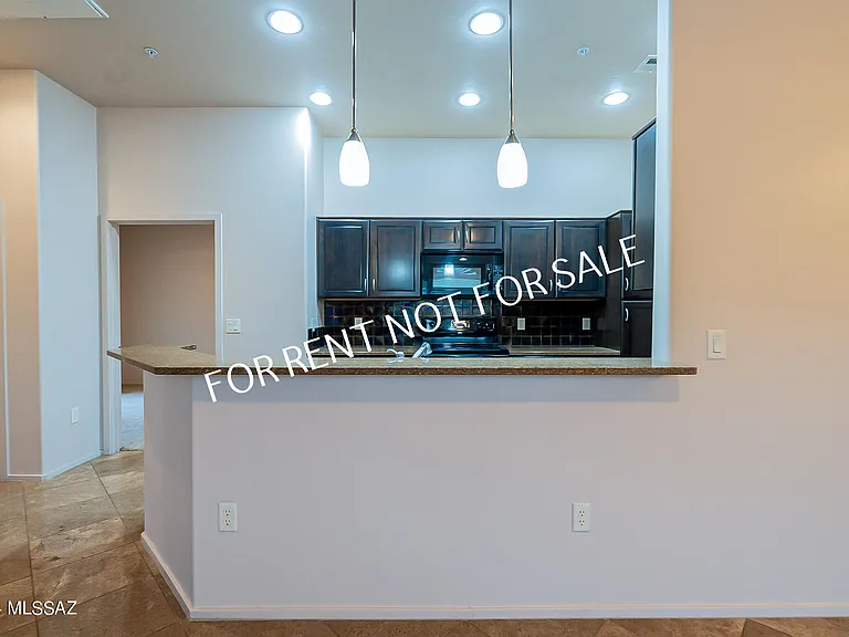 2010 E River Rd #203 — Photo 9
