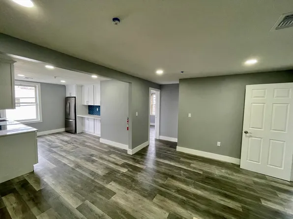 428 Valley Brook Ave APT 1, Lyndhurst, NJ 07071