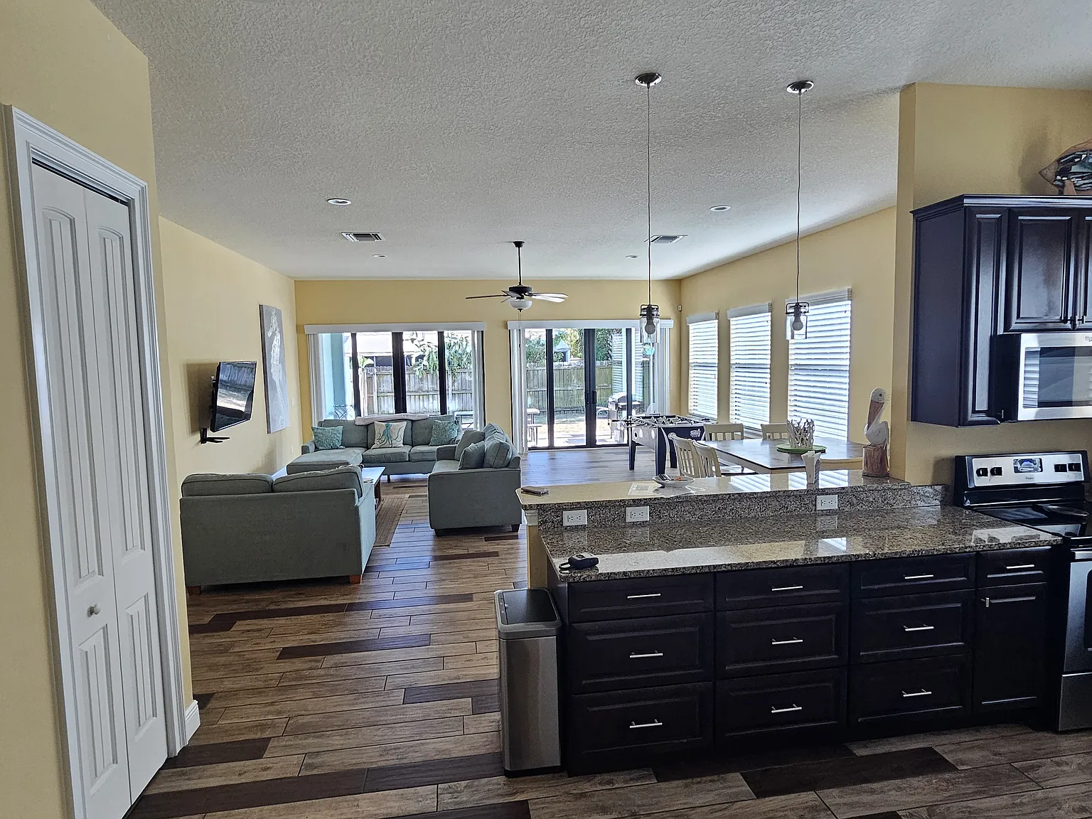 3 bed, 3.5 bath, 2000 sqft, $3,250 — Photo 4