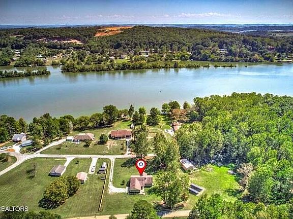 3rd image of 135 Lake Overlook Dr