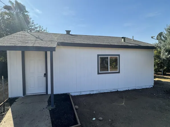 579 E Naranjo Blvd #2, Woodlake, CA 93286