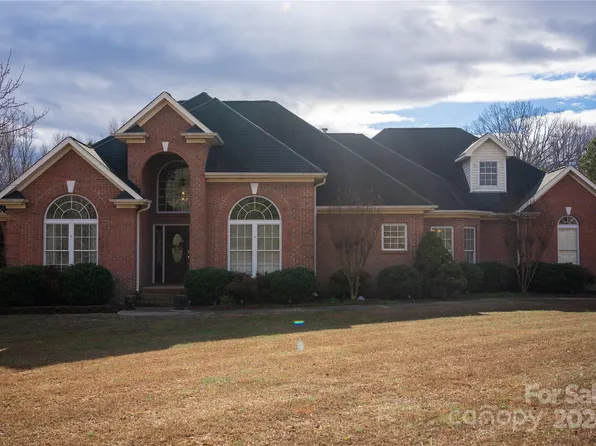 131 Twin Oaks Dr, Bessemer City, NC 28016