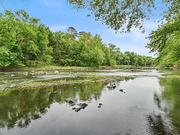 5th image of 139 Rivers Edge Ln