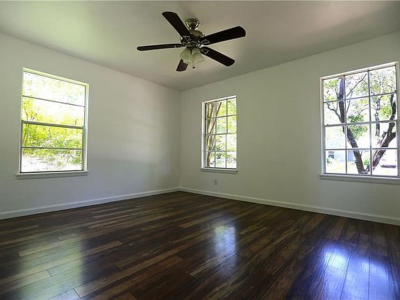 5th image of 2204 Bristol Dr