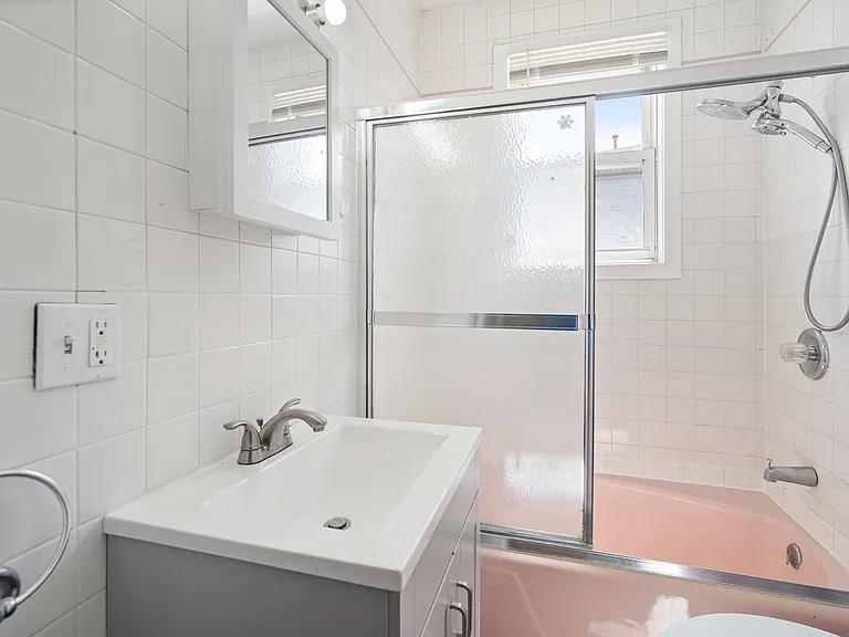 230-236 Trumbull St #B — Photo 15