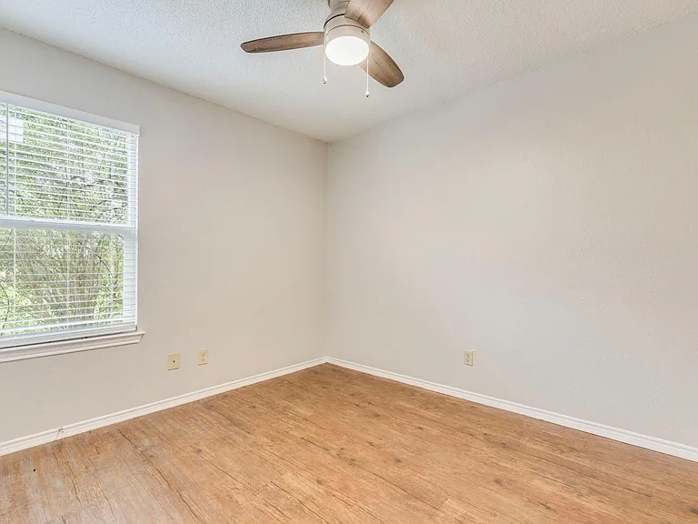 1110 Hyridge St — Photo 13