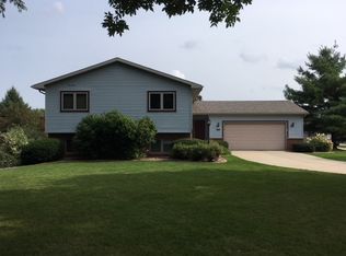 401 Fairway St, Mount Horeb, WI 53572
