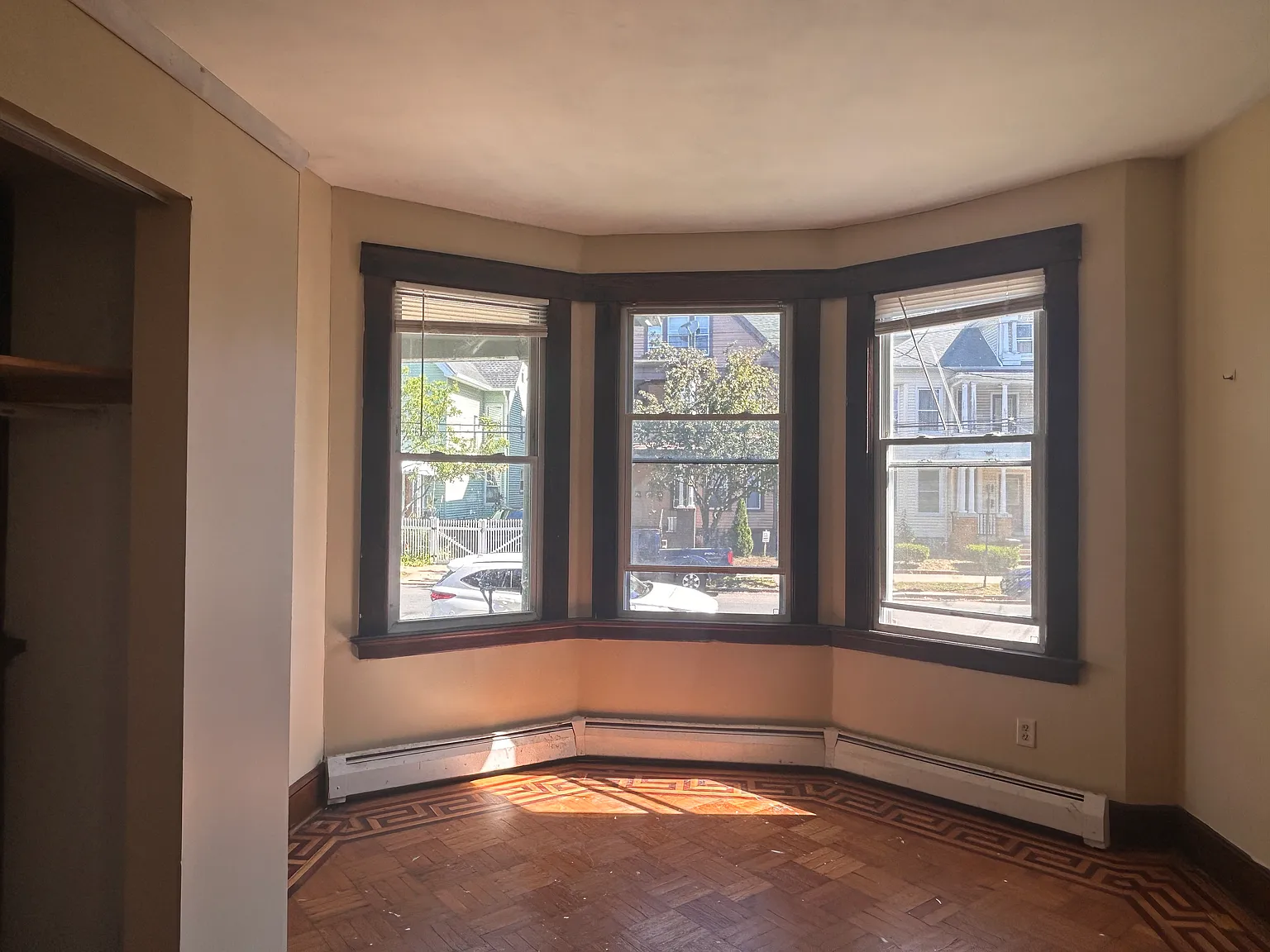 3 bed, 1200 sqft, $2,000 — Photo 3