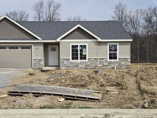 1403 E Boulder Run, Columbia City, IN 46725