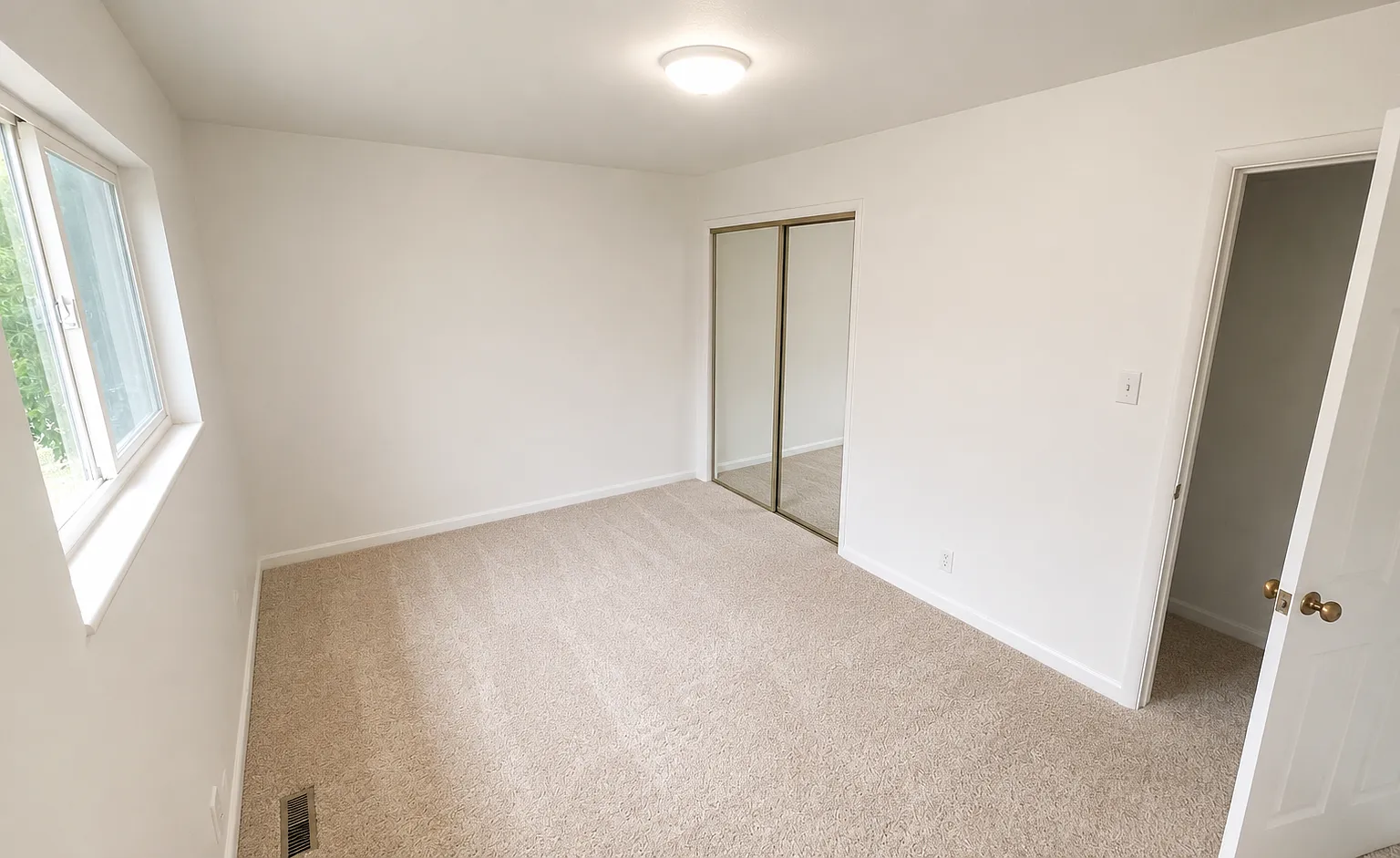 3 bed, $3,900 — Photo 4