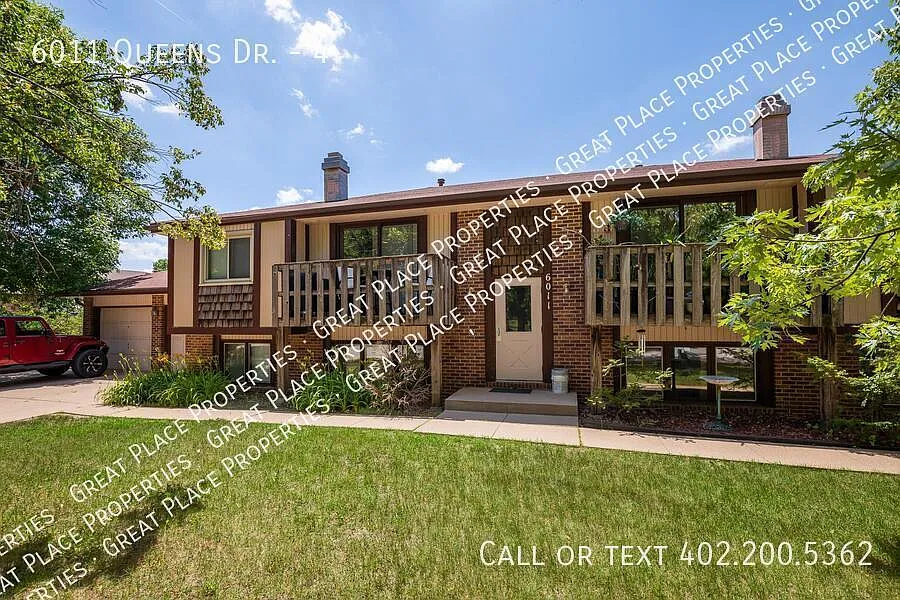 6011 Queens Dr #4