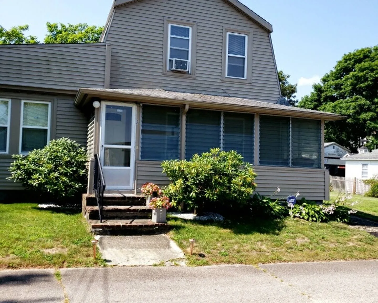 4 bed, 1800 sqft, $3,200 — Photo 1