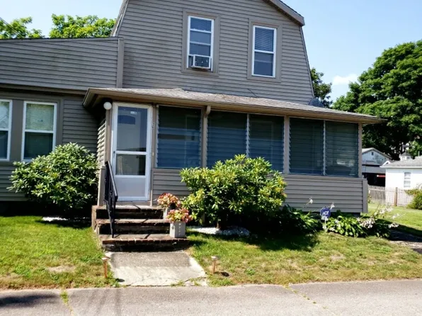 26 13th St, Wareham, MA 02571