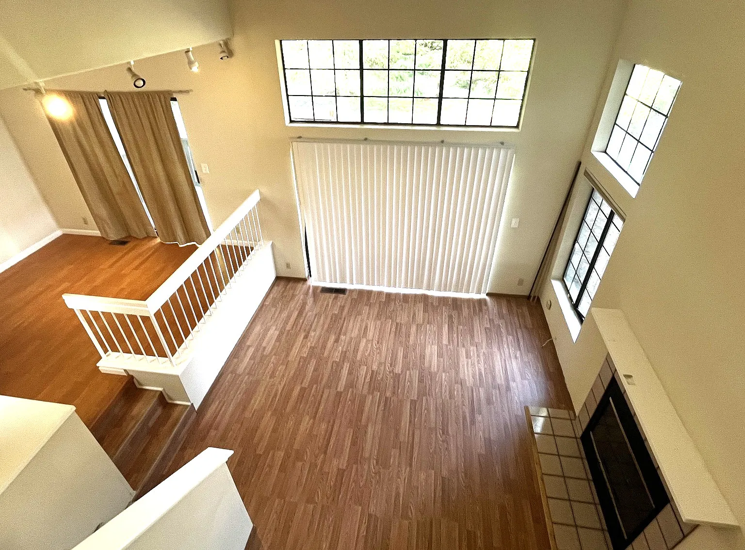 2 bed, 2.5 bath, 1364 sqft, $3,600 — Photo 2