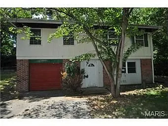 1006 Trianon Ln photo 1