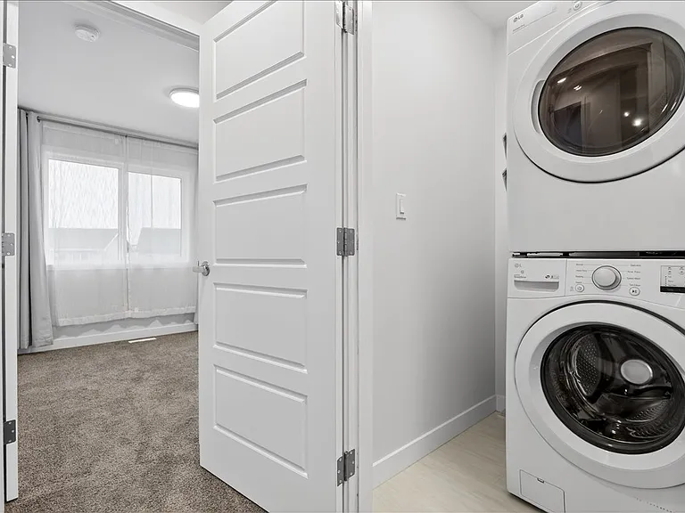 535 Paterson Way SW — Photo 32