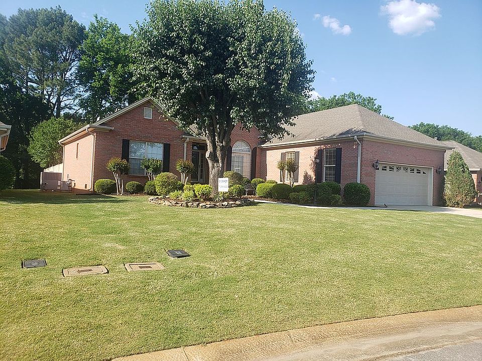 1st image of 204 Woodbury Ct