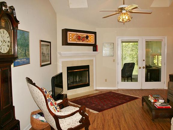 3rd image of 2571 Yarmouth Ln