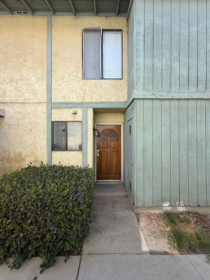 010- 4501 Isla Verde St — Photo 3