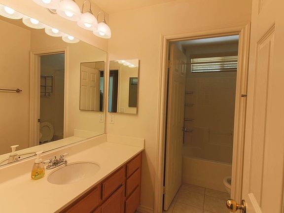 5th image of 15336 La Casa Dr