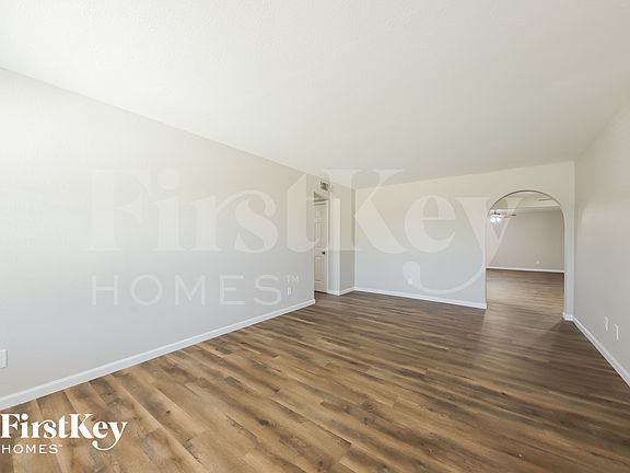 3rd image of 1419 W Ross Ave