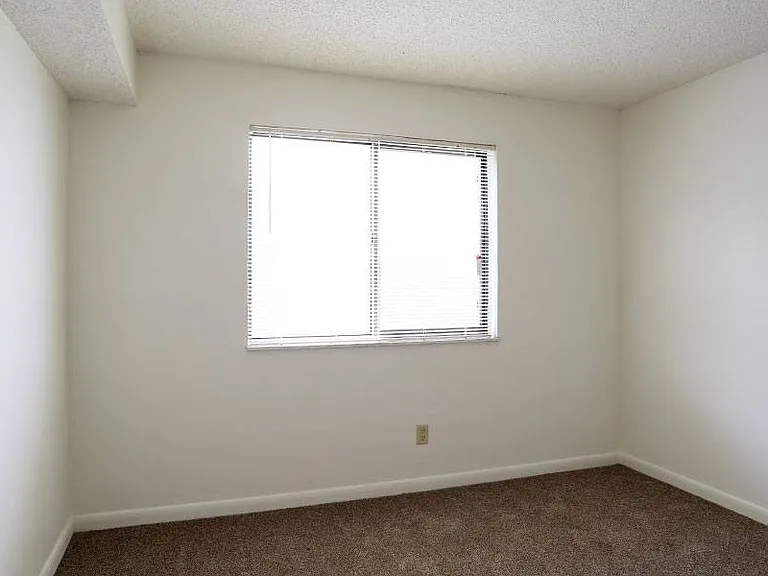 SYCAMORE CREEK APARTMENTS — Photo 15