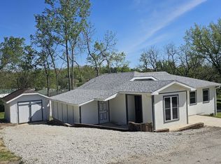 704 1st St, Cabool, MO 65689