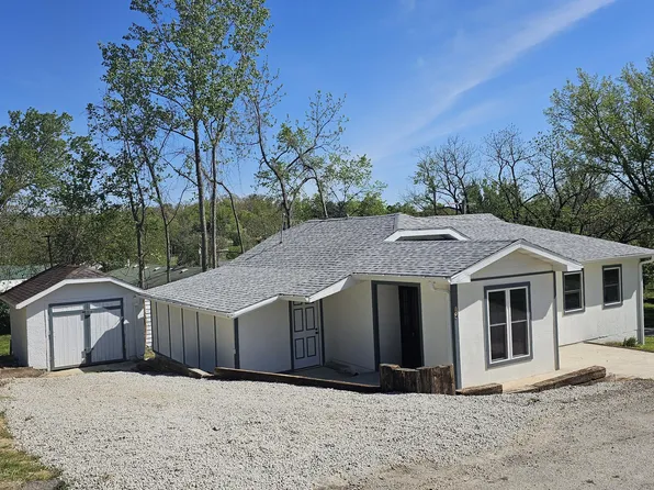 704 1st Street, Cabool, MO 65689