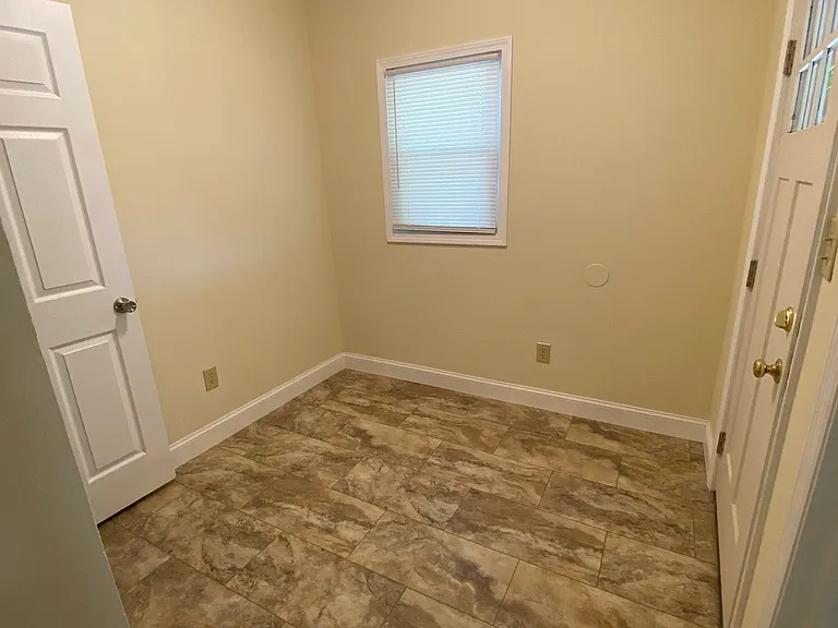 1445 Hunter Ave — Photo 5