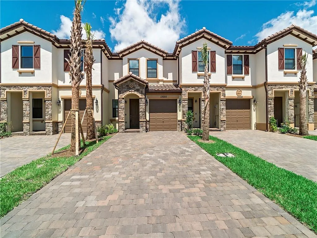 3 bed, 2.5 bath, 1755 sqft, $3,400 — Photo 1